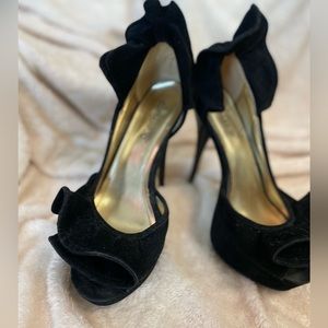 Dollhouse black velvet ruffle heels. size 9